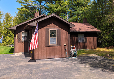 outside of Cedar Cliff Cottage from the driveway where you can see the bedrooms